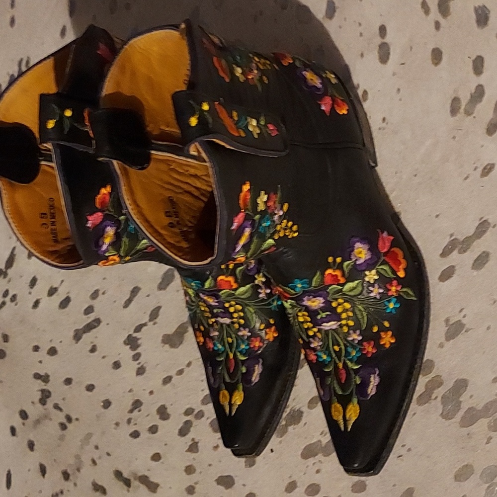 Old gringo Sora floral embroidery boots